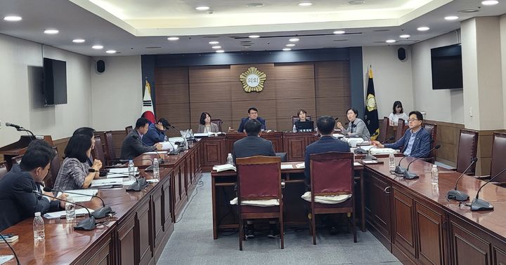 [천안=뉴시스] 최영민 기자=천안시의회 복지문화위원회 회의 모습. 2025.10.17 ymchoi@newsis.com *재판매 및 DB 금지