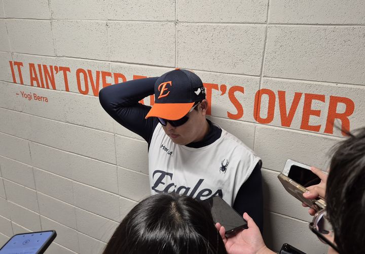 [대전=뉴시스]문채현 기자=프로야구 한화 이글스의 토종 에이스 류현진이 17일 대전 한화생명볼파크에서 열리는 2025 신한 쏠뱅크 KBO 포스트시즌 플레이오프(PO·당시 3전2선승제) 1차전을 앞두고 취재진을 만나고 있다. 2025.10.17. dal@newsis.com *재판매 및 DB 금지