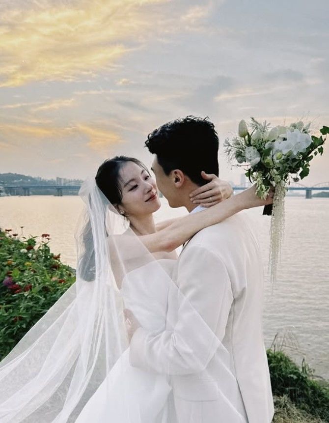 [서울=뉴시스] 그룹 '레이디스 코드' 출신 주니(31·김주미)가 결혼 소식을 전했다. (사진=주니 인스타그램 캡처) 2025.10.17. photo@newsis.com *재판매 및 DB 금지