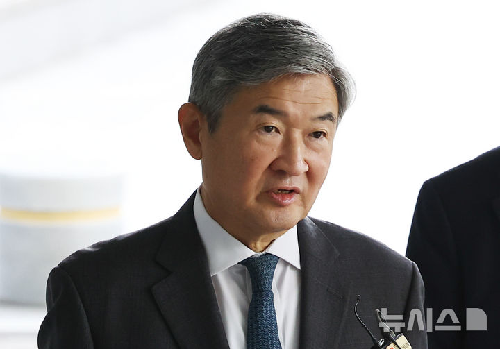 [서울=뉴시스] 최진석 기자 = 조태용 전 국정원장이 17일 서울 서초구 서울고검에 마련된 12·3 비상계엄 관련 내란·외환 의혹을 수사 중인 내란 특별검사팀(특별검사 조은석) 사무실에 피의자 신분으로 출석하고 있다. 2025.10.17. myjs@newsis.com