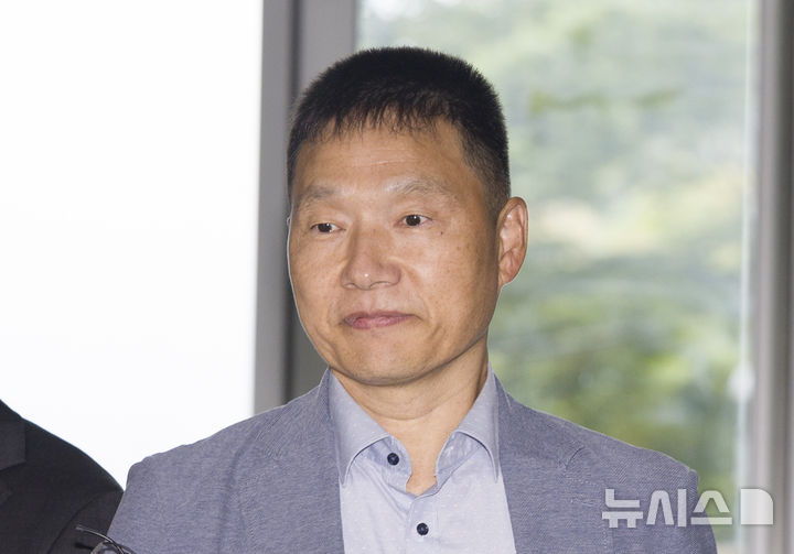 [서울=뉴시스] 김근수 기자 = 문병삼 전 육군 50사단장이 17일 오전 서울 서초구 순직해병 특별검사팀(특별검사 이명현)에 피의자 조사를 받기 위해 출석하고 있다. 2025.10.17. ks@newsis.com