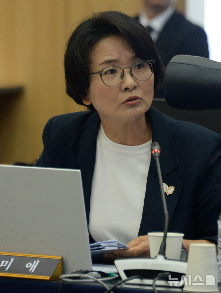 [전주=뉴시스] 김얼 기자 = 더불어민주당 임미애 국회의원이 17일 전북 전주시 농촌진흥청에서 열린 '2025년도 농림축산식품해양수산위원회 국정감사'에 참석해 발언하고 있다. 2025.10.17. pmkeul@newsis.com