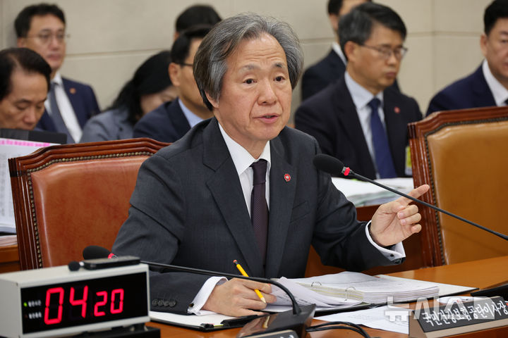 [서울=뉴시스] 김금보 기자 = 정기석 국민건강보험공단 이사장. 2025.10.17. kgb@newsis.com