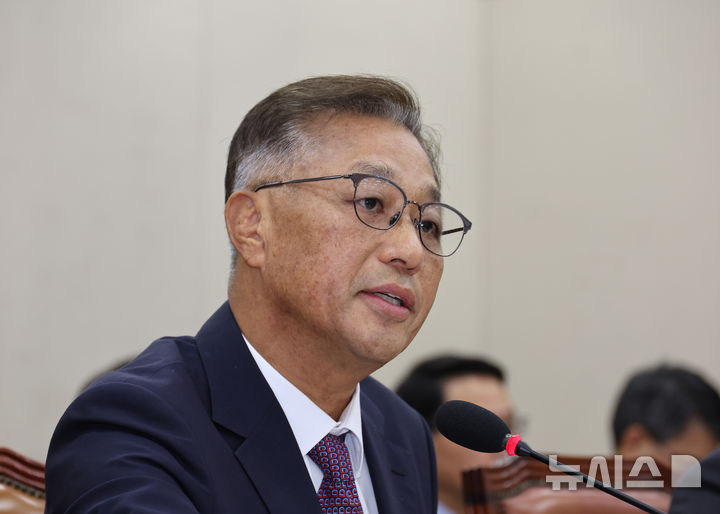 [서울=뉴시스] 김금보 기자 = 강중구 건강보험심사평가원 원장이 17일 서울 여의도 국회에서 열린 보건복지위원회 국정감사에서 의원 질의에 답하고 있다. 2025.10.17. kgb@newsis.com