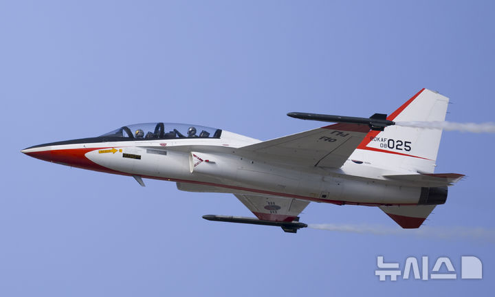 공군 "2일 T-50 비상착륙, 연료조절장치 기능 저하 탓"