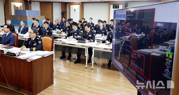 [서울=뉴시스] 조성봉 기자 = 유재성 경찰청장 직무대행이 17일 오전 서울 서대문구 경찰청에서 열린 행정안전위원회 국정감사에서 의원 질의에 답변하고 있다.2025.10.17. suncho21@newsis.com