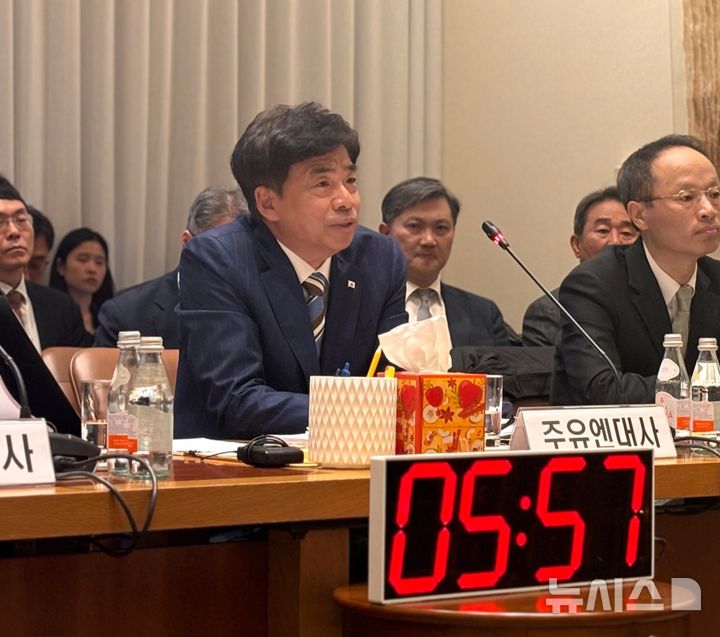 [워싱턴=뉴시스]이윤희 특파원 = 차지훈 주유엔대사가 17일(현지 시간) 미국 뉴욕의 주유엔대표부에서 열린 국회 외교통일위원회 국정감사에서 의원 질의에 답변하고 있다. 2025.10.18.