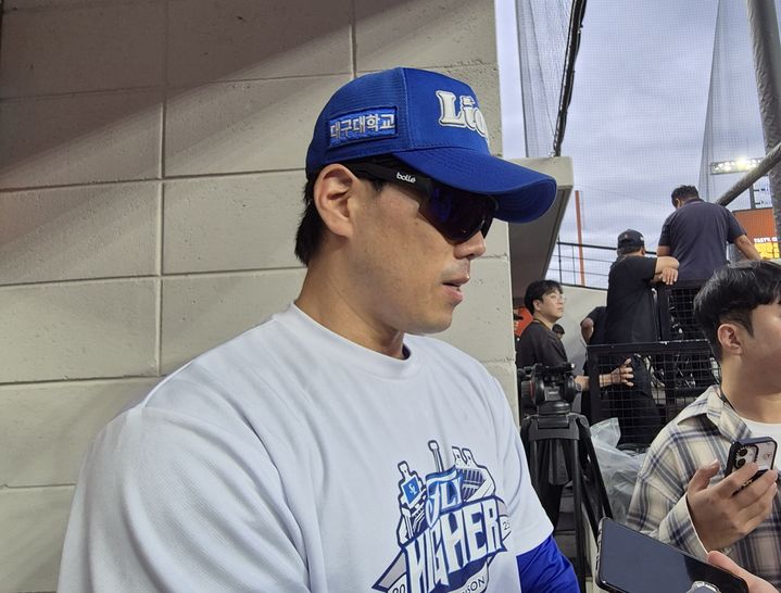 [대전=뉴시스] 문채현 기자 = 프로야구 삼성 라이온즈의 김재윤이 17일 대전 한화생명볼파크에서 열릴 예정이었던 2025 신한 쏠뱅크 KBO 포스트시즌 플레이오프(PO·5전3선승제) 1차전을 앞두고 인터뷰를 하고 있다. 2025.10.17. dal@newsis.com *재판매 및 DB 금지