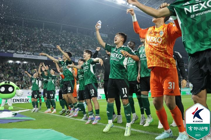 [서울=뉴시스]K리그1 전북 현대 선수단. (사진=한국프로축구연맹 제공)