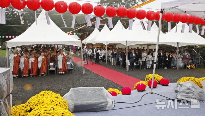 [제주=뉴시스] 오영재 기자 = 대한불교조계종 제23교구본사가 18일 오후 관음사 대웅전에서 제26회 한라산 영산대재를 봉행하고 있다. 2025.10.18. oyj4343@newsis.com 