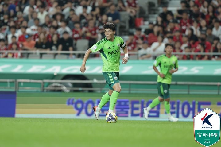 [서울=뉴시스] 프로축구 K리그1 전북현대의 박진섭. (사진=한국프로축구연맹 제공) *재판매 및 DB 금지