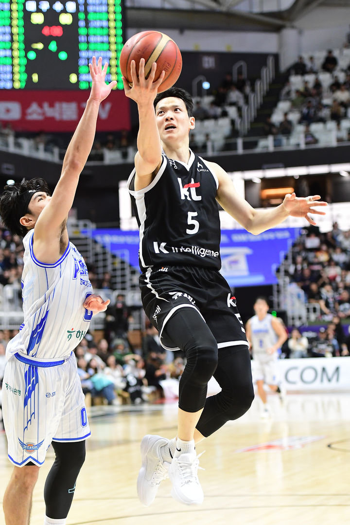 [서울=뉴시스] 프로농구 수원 KT의 김선형. (사진=KBL 제공) 2025,10.18. photo@newsis.com *재판매 및 DB 금지