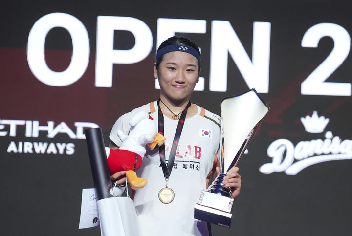 [오덴세=AP/뉴시스] 2025 세계배드민턴연맹(BWF) 월드 투어 슈퍼 750 덴마크오픈 여자단식에서 우승한 안세영. 2025.10.19.