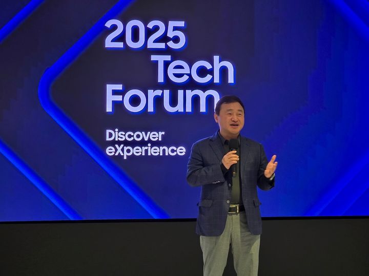 [서울=뉴시스] 노태문 삼성전자 사장이 미국 실리콘밸리에서 열린 '2025 테크 포럼'에서 발언하는 모습. (사진=삼성전자) 2025.10.19 photo@newsis.com *재판매 및 DB 금지 *재판매 및 DB 금지