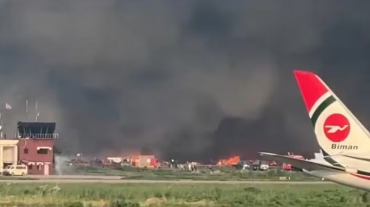 [서울=뉴시스] 18일 화재가 발생한 방글라데시 수도 다카의 하즈라트 샤잘랄 국제공항이 짙은 연기로 덮혀 있다.(출처: 인디아 투데이) 2025.10.19. *재판매 및 DB 금지