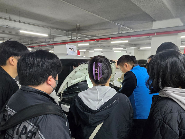 [서울=뉴시스] 양천구, 지난해 ‘자동차 정비교실’ 실습교육. 2025.10.19. (사진=양천구 제공) *재판매 및 DB 금지