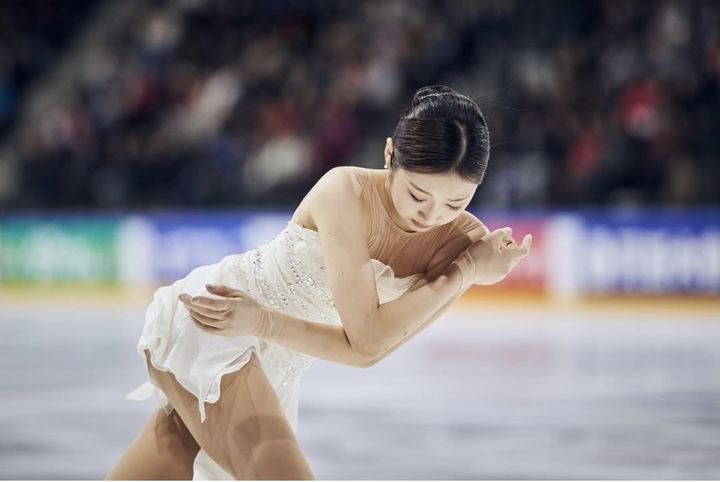 [서울=뉴시스] 피겨스케이팅 국가대표 신지아가 19일(한국 시간) 프랑스 앙제에서 열린 2025~2026 국제빙상경기연맹(ISU) 피겨 시니어 그랑프리 1차 대회 프리스케이팅에서 연기를 펼치고 있다. (사진=ISU 공식 SNS 캡처) 2025.10.19. *재판매 및 DB 금지