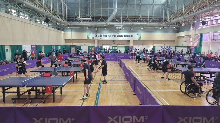 [서울=뉴시스] 2025년 구청장배 어울림 체육대회(탁구). 2025.10.19. (사진=강남구 제공) *재판매 및 DB 금지