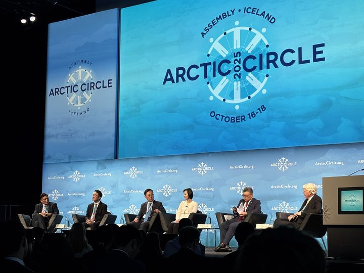 [서울=뉴시스]외교부는 정병하 극지협력대표가 아이슬란드에서 열린 '2025 북극서클총회(Arctic Circle Assembly)'에 참석해 북극 기후문제 등을 논의했다고 18일 밝혔다. 사진은 행사 모습. (사진=외교부 제공) 2025.10.19. *재판매 및 DB 금지