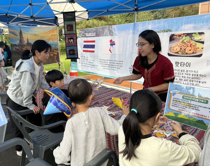 [구미=뉴시스] 다문화 글로벌 축제. (사진=구미시가족센터 제공) 2025.10.19 photo@newsis.com *재판매 및 DB 금지