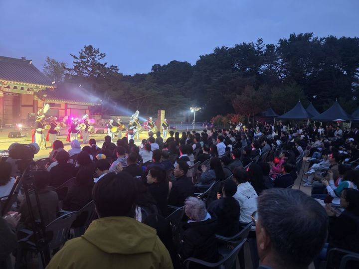 [아산=뉴시스] 지난해 아산 현충사 달빛야행 행사 모습. (사진=아산시 제공) 2025.10.19 photo@newsis.com *재판매 및 DB 금지