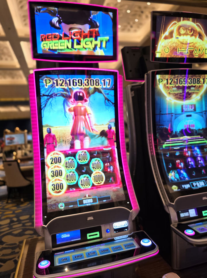 글로벌 인기 '오징어게임'을 테마로 한 슬롯머신이 올 상반기 필리핀 카지노에 설치되어 있지만 까다로운 규제 때문에 강원랜드에는 언제 설치될 수 있을지 불투명하다.(사진=뉴시스) *재판매 및 DB 금지