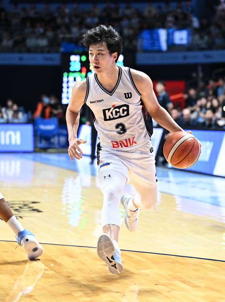 [서울=뉴시스] 프로농구 부산 KCC의 허웅. (사진=KBL 제공)