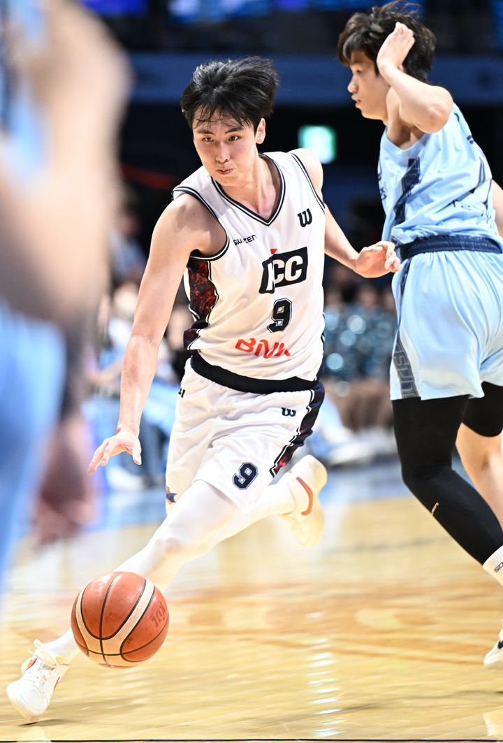 [서울=뉴시스] 프로농구 부산 KCC의 송교창. (사진=KBL 제공) 