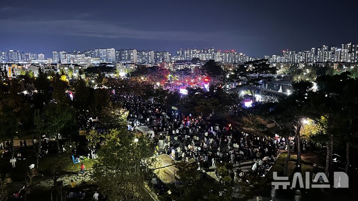 [김포=뉴시스]정일형 기자=라베니체에 몰린 12만 인파. (사진=김포시 제공)