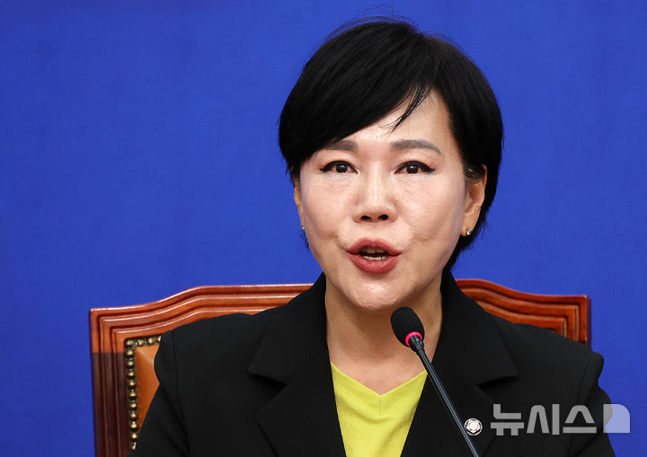 [서울=뉴시스] 김명년 기자 = 전현희 더불어민주당 최고위원이 19일 오전 서울 여의도 국회에서 기자간담회를 열고 발언하고 있다. 2025.10.19. kmn@newsis.com