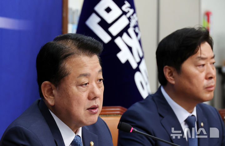 [서울=뉴시스] 김명년 기자 = 김병주 더불어민주당 재외국민안전대책단장이 19일 오전 서울 여의도 국회에서 캄보디아 활동 성과 브리핑을 하고 있다. 2025.10.19. kmn@newsis.com