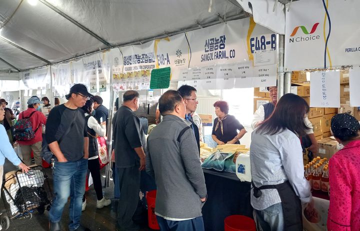 [횡성=뉴시스] 제52회 LA한인축제 참가 모습. (사진=횡성군 제공) 2025.10.20. photo@newsis.com *재판매 및 DB 금지
