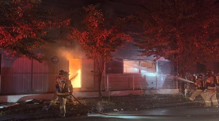 [부산=뉴시스] 20일 오전 부산 강서구의 한 공장에서 불이 났다. (사진=부산소방재난본부 제공) 2025.10.20. photo@newsis.com *재판매 및 DB 금지