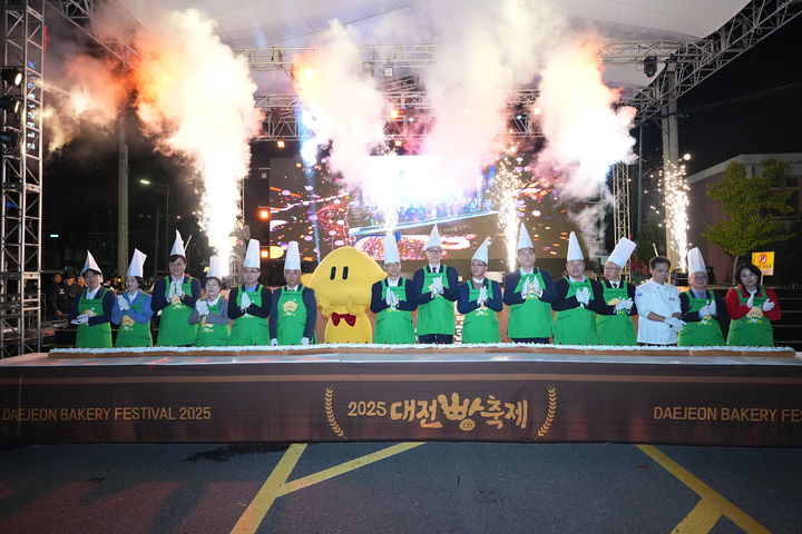 [대전=뉴시스] 18~19일 대전 소제동 카페거리와 대동천 일대에서 열린 '대전 빵축제'에 관람객 16만8000명이 방문했다. (사진=대전관광공사 제공) 2025.10.20. photo@newsis.com *재판매 및 DB 금지