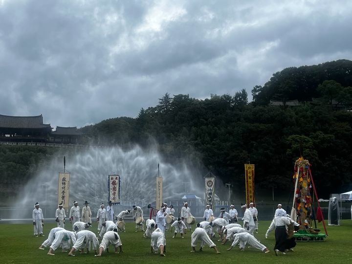 [밀양=뉴시스] 경상남도 무형유산 축제 밀양백중놀이 공연. (사진= 밀양시 제공) 2025.10.20. photo@newsis.com *재판매 및 DB 금지