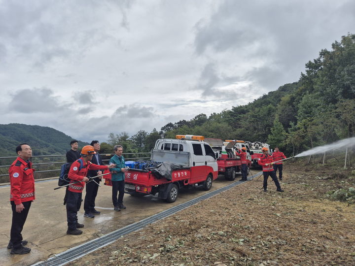 [진주=뉴시스]진주시, 산불방지 교육 모습.(사진=진주시 제공).2025.10.20.photo@newsis.com *재판매 및 DB 금지