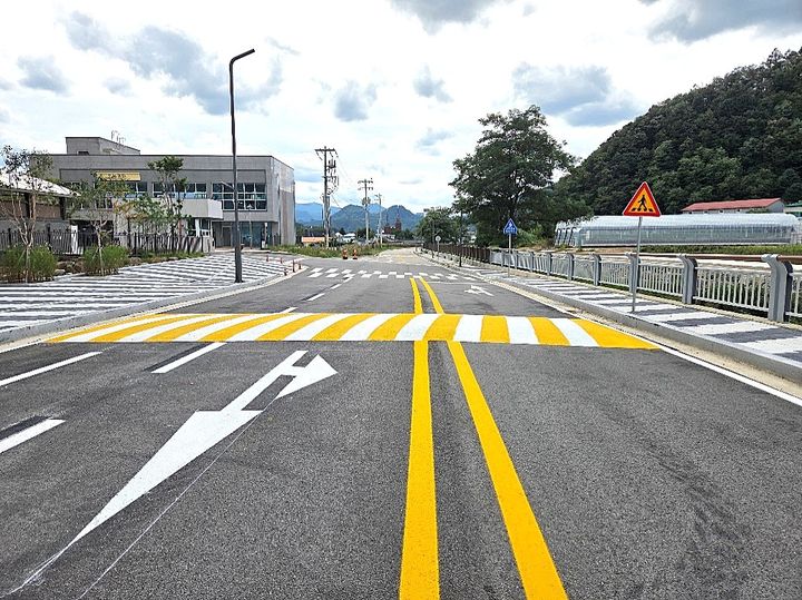 빗길 무단횡단, 과속방지턱 넘다 꽈당…法 "지자체 손배"