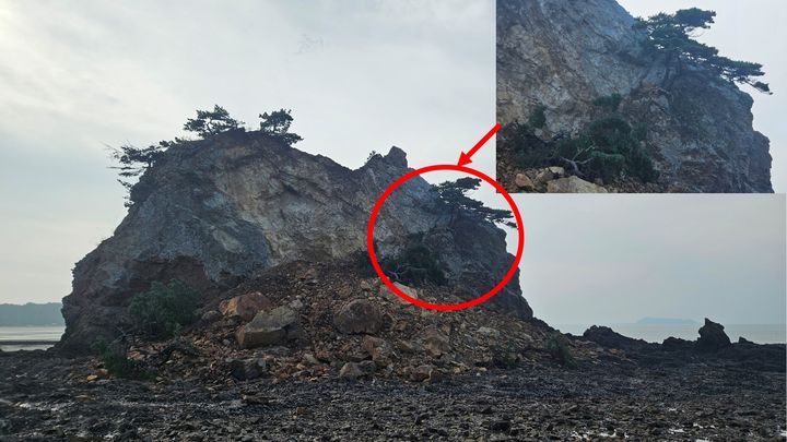 [태안=뉴시스] 태안군 꽃지 할미할아비바위 일부가 붕괴돼 태안군이 안전조치에 들어갔다. (사진=태안군 제공) 2025.10.20 photo@newsis.com *재판매 및 DB 금지