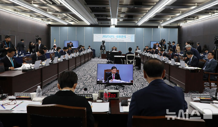 [정선=뉴시스] 홍춘봉 기자 = 20일 강원랜드 현장에서 열린 국회 산업통상자원중소벤처기업위원회(위원장 이철규)의 산업통상자원위 국정감사가 진행되고 있다.(사진=강원랜드 제공)2025.10.20.casinohong@newsis.com 