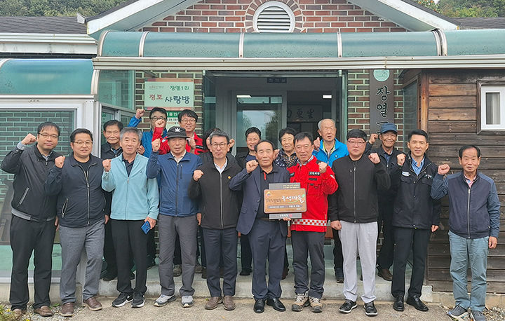 20일 정선군 신동읍 덕천리와 북평면 장열1리 마을회관에서 ‘2025년 소각산불 없는 녹색마을 현판식’을 개최하고 있다.(사진=정선군 제공) *재판매 및 DB 금지