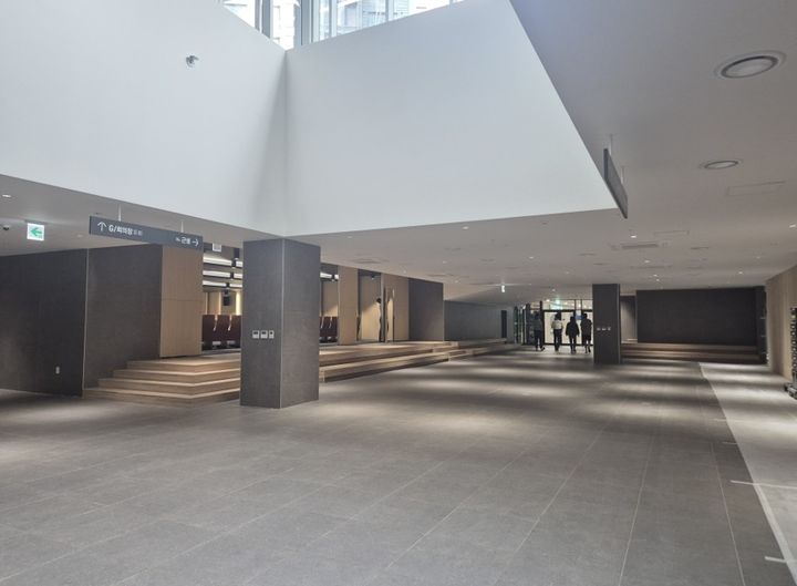 갤러리와 음악&렉처홀이 마주보고 있는 오각의 공간 *재판매 및 DB 금지