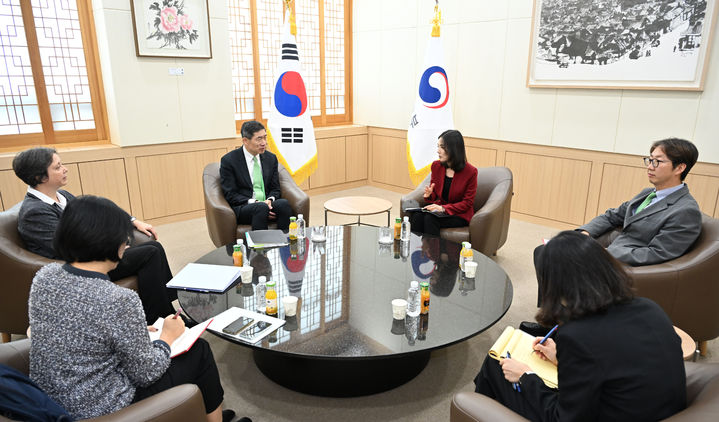 [서울=뉴시스] 김진아 외교부 2차관, UNDP 총재대행 면담. (사진=외교부 제공) 2025.10.20 *재판매 및 DB 금지