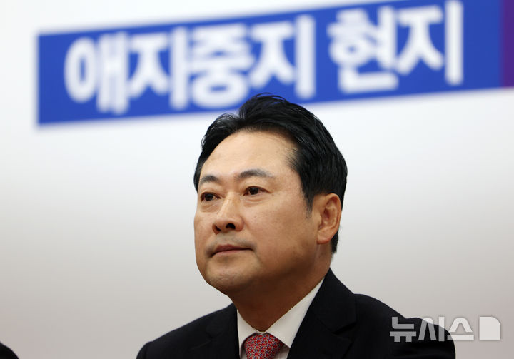 [서울=뉴시스] 김명년 기자 = 장동혁 국민의힘 대표가 20일 오전 서울 여의도 국회에서 열린 최고위원회의에 참석해 있다. 2025.10.20. kmn@newsis.com