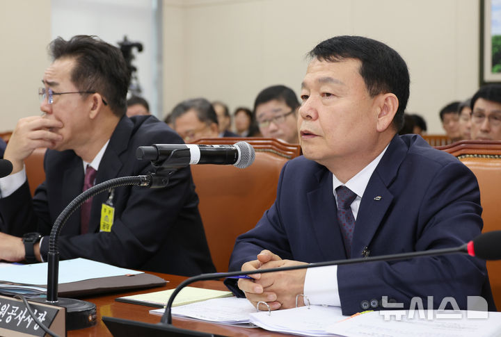 [서울=뉴시스] 김금보 기자 = 윤석대 한국수자원공사 사장이 20일 서울 여의도 국회에서 열린 기후에너지환경노동위원회 국정감사에서 질의에 답하고 있다. 2025.10.20. kgb@newsis.com