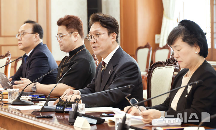 [서울=뉴시스] 추상철 기자 = 김민석 국무총리가 20일 오후 서울 종로구 정부서울청사에서 열린 제2차 이태원 참사 추모 위원회에서 발언하고 있다. (공동취재) 2025.10.20. photo@newsis.com