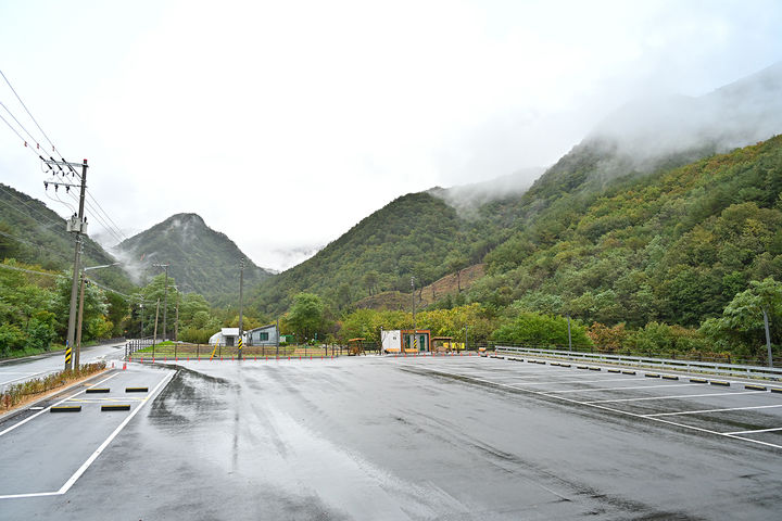 [정선=뉴시스] 정선 항골 숨바우길. 정선군은 이곳에 10억원을 들여 다목적 주차장을 완공했다. (사진=정선군 제공) 2025.10.21. photo@newsis.com *재판매 및 DB 금지