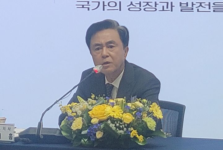 [아산=뉴시스] 최영민 기자=김태흠 충남도지사가 21일 충남 아산시청에서 민선 8기 4년차 아산시 기자간담회를 갖고 있다. 2025.10.21 ymchoi@newsis.com *재판매 및 DB 금지