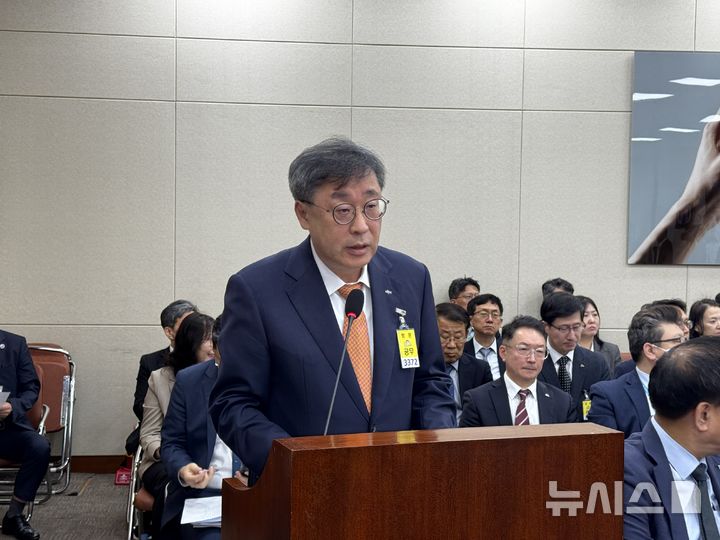 [서울=뉴시스] 박윤규 정보통신산업진흥원(NIPA) 원장이 21일 국회 과학기술정보방송통신위원회 국정감사에서 인사말을 하고 있다. 