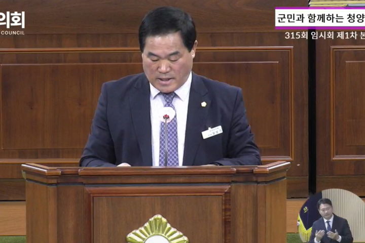 [청양=뉴시스] 조명휘 기자 = 임상기(더불어민주당·가선거구) 충남 청양군의원이 21일 제315회 임시회에서 군정질의를 하고 있다. 2025.10.21. photo@newsis.com *재판매 및 DB 금지