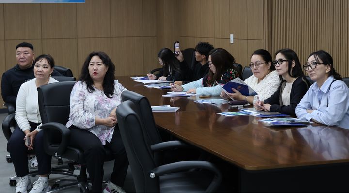 [여수=뉴시스] 몽골 교육 여행협회가 여수에서 '2026여수세계섬박람회' 팸투어 하고 있다. (사진=섬박람회조직위 제공) 2025.10.21. photo@newsis.com *재판매 및 DB 금지